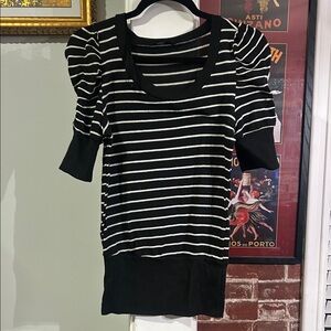 Source Unknown Black and White Striped Puff Sleeve Knit Top